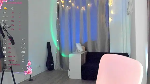 Snapshot of naughty_evan chatting on 03/21/25, 09:23 naughty evan online show from 03/21/25, 09:23