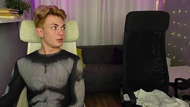 Snapshot of naughty_evan chatting on 02/13/25, 02:31 naughty evan online show from 02/13/25, 02:31