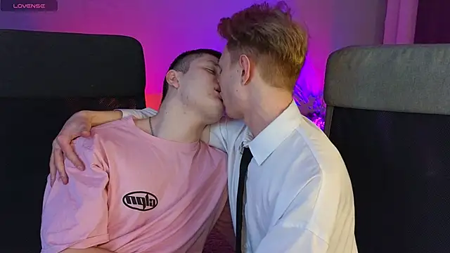 Snapshot of naughty_evan chatting on 02/16/25, 04:32 naughty evan online show from 02/16/25, 04:32