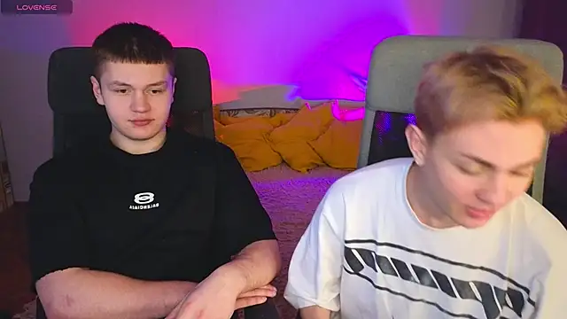 Snapshot of naughty_evan chatting on 02/18/25, 02:27 naughty evan online show from 02/18/25, 02:27