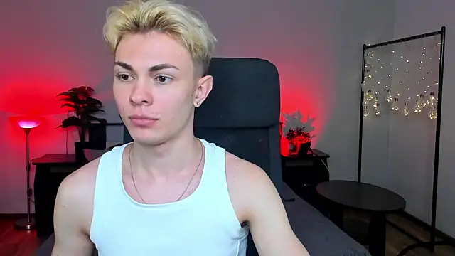 Snapshot of naughty_evan chatting on 01/30/25, 02:15 naughty evan online show from 01/30/25, 02:15