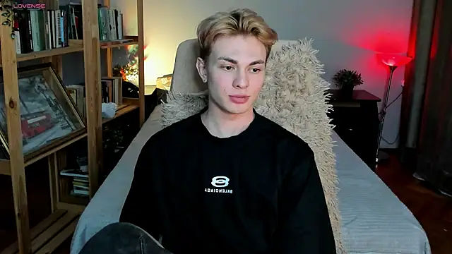 Snapshot of naughty_evan chatting on 03/08/25, 07:53 naughty evan online show from 03/08/25, 07:53