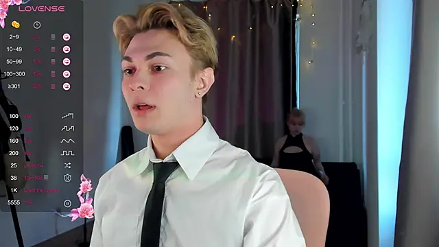 Snapshot of naughty_evan chatting on 03/19/25, 11:39 naughty evan online show from 03/19/25, 11:39