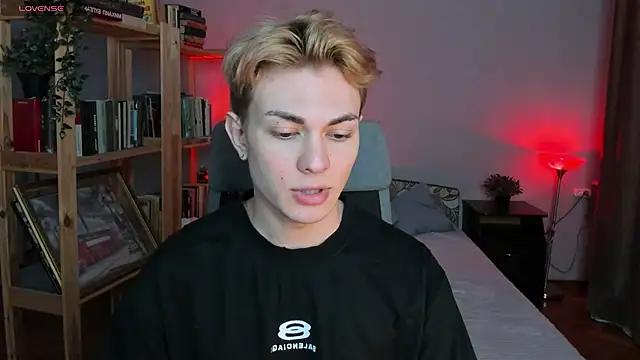 Snapshot of naughty_evan chatting on 03/08/25, 01:36 naughty evan online show from 03/08/25, 01:36