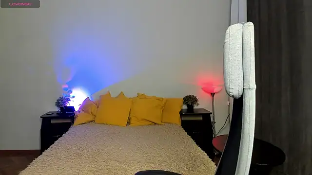 Snapshot of naughty_evan chatting on 02/15/25, 02:11 naughty evan online show from 02/15/25, 02:11