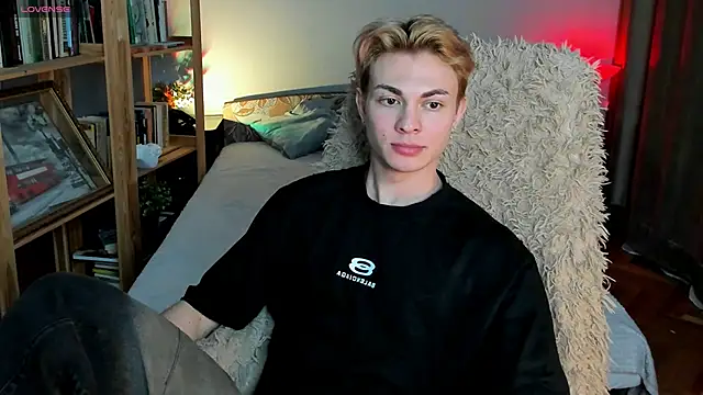 Snapshot of naughty_evan chatting on 03/08/25, 04:39 naughty evan online show from 03/08/25, 04:39