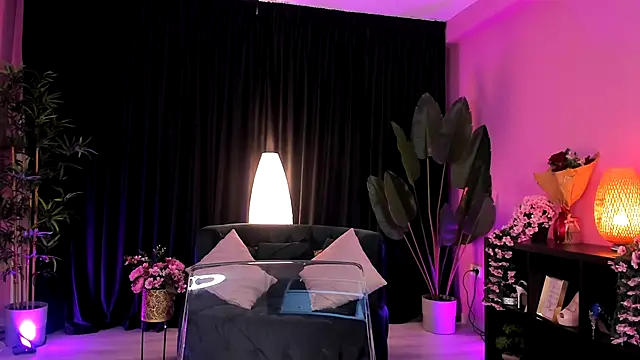 Snapshot of the_arabian_princess chatting on 11/14/25, 04:49 the arabian princess online show from 11/14/25, 04:49