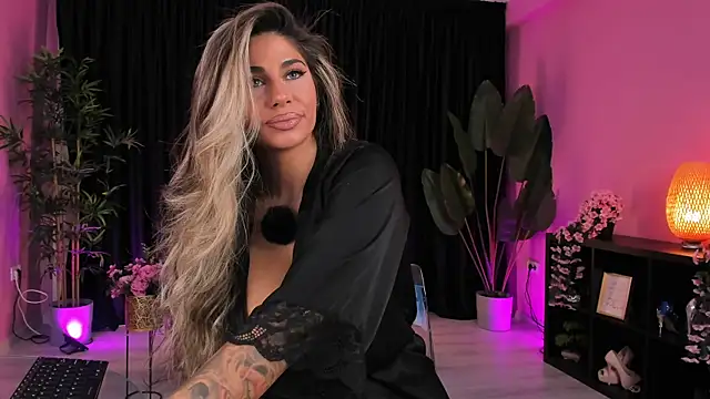 Snapshot of the_arabian_princess chatting on 11/04/25, 04:49 the arabian princess online show from 11/04/25, 04:49