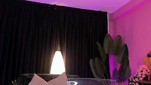 Snapshot of the_arabian_princess chatting on 11/19/25, 04:56 the arabian princess online show from 11/19/25, 04:56