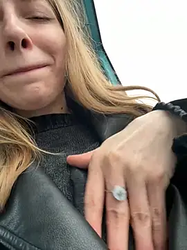 Sunny   Bunny online show from 03/06/25, 12:09