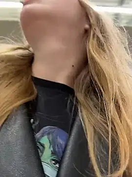 Sunny   Bunny online show from 10/07/25, 08:15