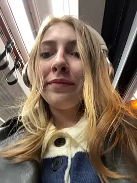 Sunny   Bunny online show from 03/09/25, 02:10