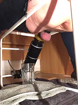 Snapshot of Inseminator69 chatting on 11/26/25, 06:35 Inseminator69 online show from 11/26/25, 06:35