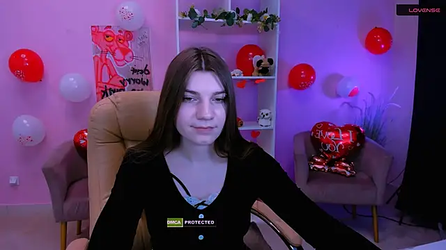 Snapshot of pure_radiance1 chatting on 02/15/25, 12:43 pure radiance1 online show from 02/15/25, 12:43