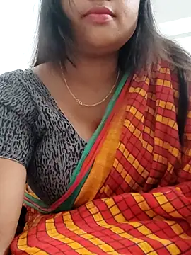 Snapshot of Priya_2222 chatting on 03/05/25, 04:57 Priya 2222 online show from 03/05/25, 04:57