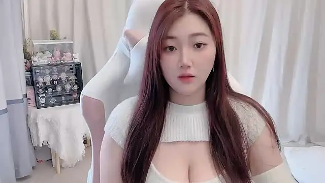 Snapshot of Stars_Elyn chatting on 12/18/24, 05:04 Stars Elyn online show from 12/18/24, 05:04