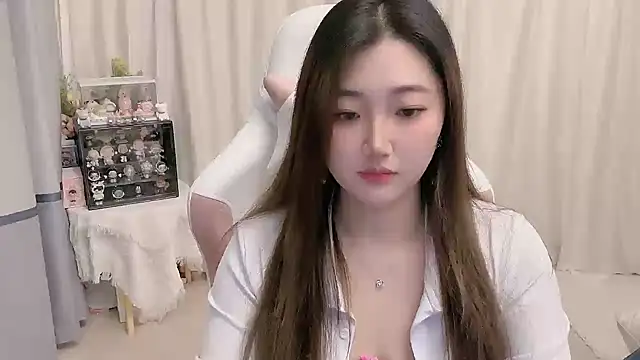 Snapshot of Stars_Elyn chatting on 12/04/24, 12:19 Stars Elyn online show from 12/04/24, 12:19