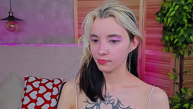 Snapshot of as1an_girlfriend chatting on 03/11/25, 12:39 as1an girlfriend online show from 03/11/25, 12:39