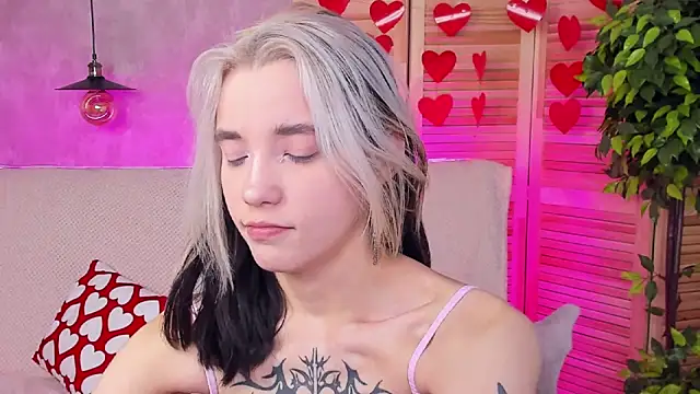 Snapshot of as1an_girlfriend chatting on 02/19/25, 01:17 as1an girlfriend online show from 02/19/25, 01:17