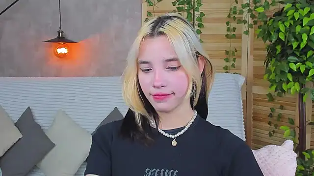 Snapshot of as1an_girlfriend chatting on 02/02/25, 03:43 as1an girlfriend online show from 02/02/25, 03:43