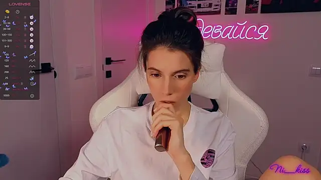 Snapshot of _ni_kiss chatting on 10/09/25, 06:52 ni kiss online show from 10/09/25, 06:52