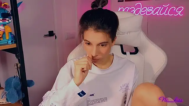 Snapshot of _ni_kiss chatting on 10/04/25, 05:25 ni kiss online show from 10/04/25, 05:25