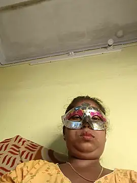 Snapshot of tinabhabhi chatting on 06/12/26, 11:30 tinabhabhi online show from 06/12/26, 11:30
