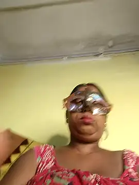 Snapshot of tinabhabhi chatting on 10/08/25, 09:00 tinabhabhi online show from 10/08/25, 09:00