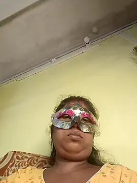 Snapshot of tinabhabhi chatting on 07/10/26, 10:37 tinabhabhi online show from 07/10/26, 10:37