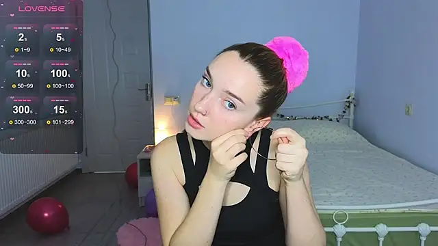 Wild Sophie  online show from 12/05/25, 03:43