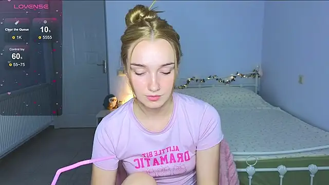 Wild Sophie  online show from 10/04/25, 07:04