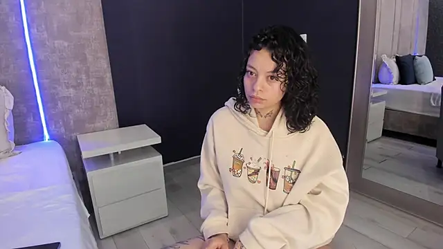 Snapshot of KatherineGomez chatting on 04/19/26, 02:12 KatherineGomez online show from 04/19/26, 02:12