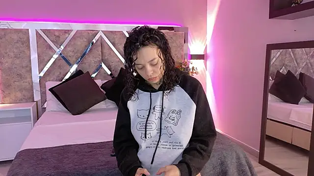 Snapshot of KatherineGomez chatting on 05/23/26, 02:43 KatherineGomez online show from 05/23/26, 02:43
