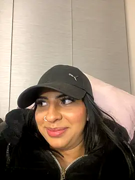 Hilary pinkk online show from 12/05/25, 03:16