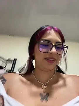 Hilary pinkk online show from 02/17/25, 10:16