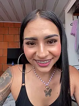 Hilary pinkk online show from 11/04/25, 06:11