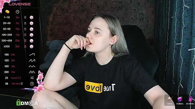 Your small bunny online show from 03/10/25, 12:49