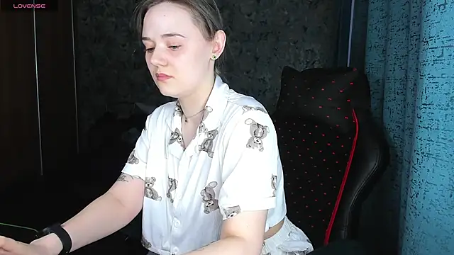 Your small bunny online show from 11/10/25, 02:05