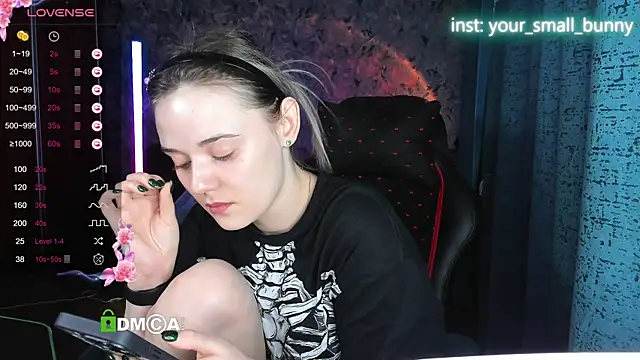 Your small bunny online show from 11/04/25, 03:21