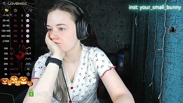 Your small bunny online show from 10/20/25, 02:13