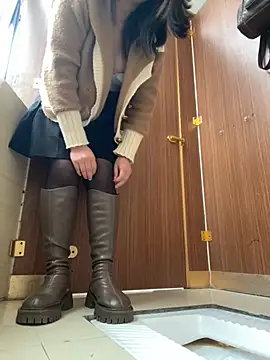Snapshot of Xixi-Gala chatting on 03/23/25, 04:27 Xixi-Gala online show from 03/23/25, 04:27
