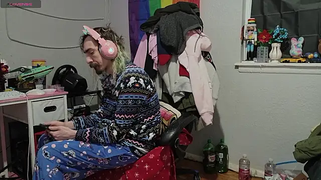 Snapshot of tallnerdyguy chatting on 02/03/26, 01:49 tallnerdyguy online show from 02/03/26, 01:49