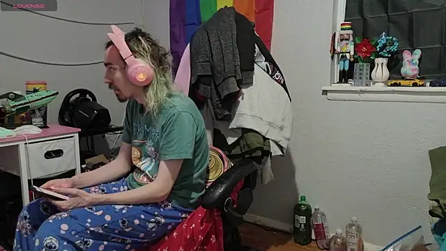 Snapshot of tallnerdyguy chatting on 01/17/26, 02:04 tallnerdyguy online show from 01/17/26, 02:04