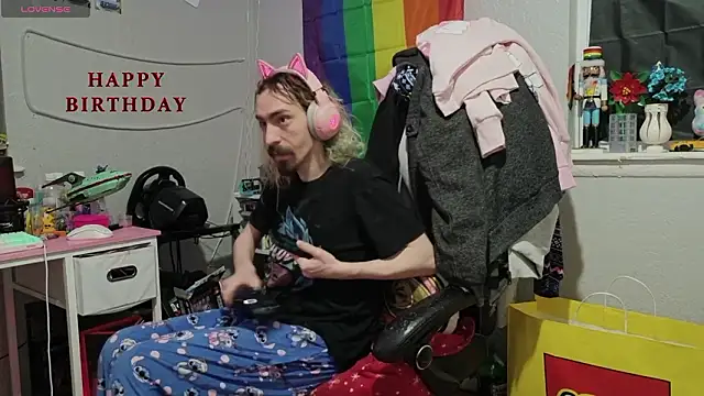 Snapshot of tallnerdyguy chatting on 02/10/26, 01:15 tallnerdyguy online show from 02/10/26, 01:15