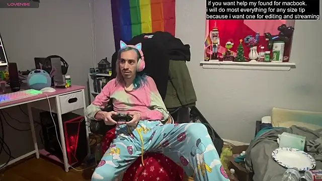 Snapshot of tallnerdyguy chatting on 03/22/25, 12:06 tallnerdyguy online show from 03/22/25, 12:06