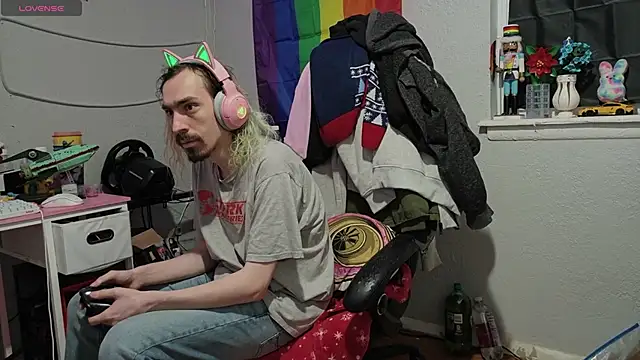 Snapshot of tallnerdyguy chatting on 01/19/26, 01:42 tallnerdyguy online show from 01/19/26, 01:42