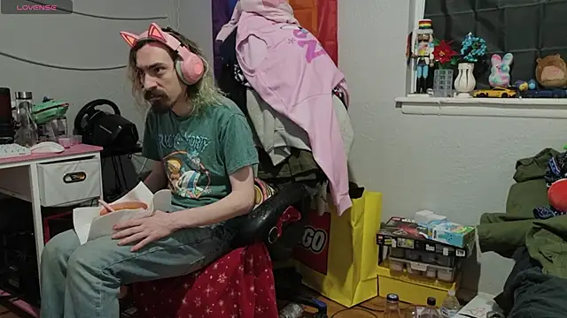 Snapshot of tallnerdyguy chatting on 03/01/26, 02:33 tallnerdyguy online show from 03/01/26, 02:33