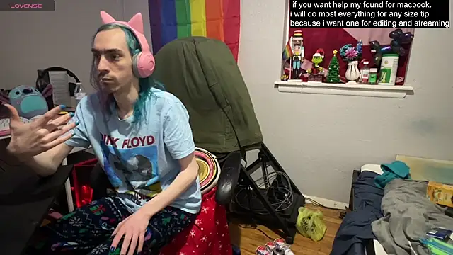 Snapshot of tallnerdyguy chatting on 03/15/25, 01:30 tallnerdyguy online show from 03/15/25, 01:30