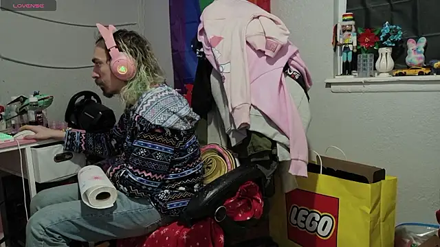 Snapshot of tallnerdyguy chatting on 02/12/26, 03:28 tallnerdyguy online show from 02/12/26, 03:28