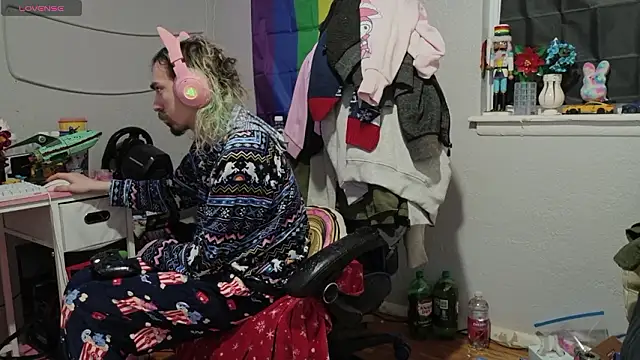 Snapshot of tallnerdyguy chatting on 02/01/26, 12:42 tallnerdyguy online show from 02/01/26, 12:42